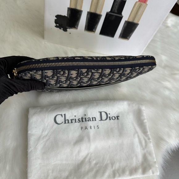 SOLD 🔥Stunning Clutch - Picture 4 of 17